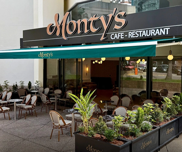 Monty's Cafe & Restaurant